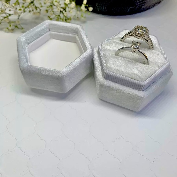 White Hexagon Velvet Ring Box, Double Slot - Picture 2 of 2